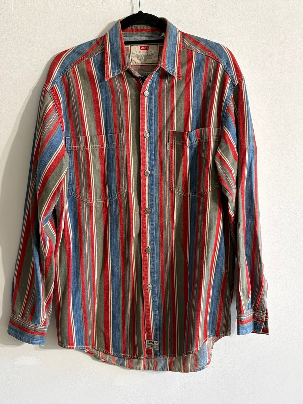 Levi's Men's Red, Blue & Grey Striped Casual Button-Down Shirt Metal buttons